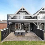 Two-bedroom In Hébergement de vacances Blåvand